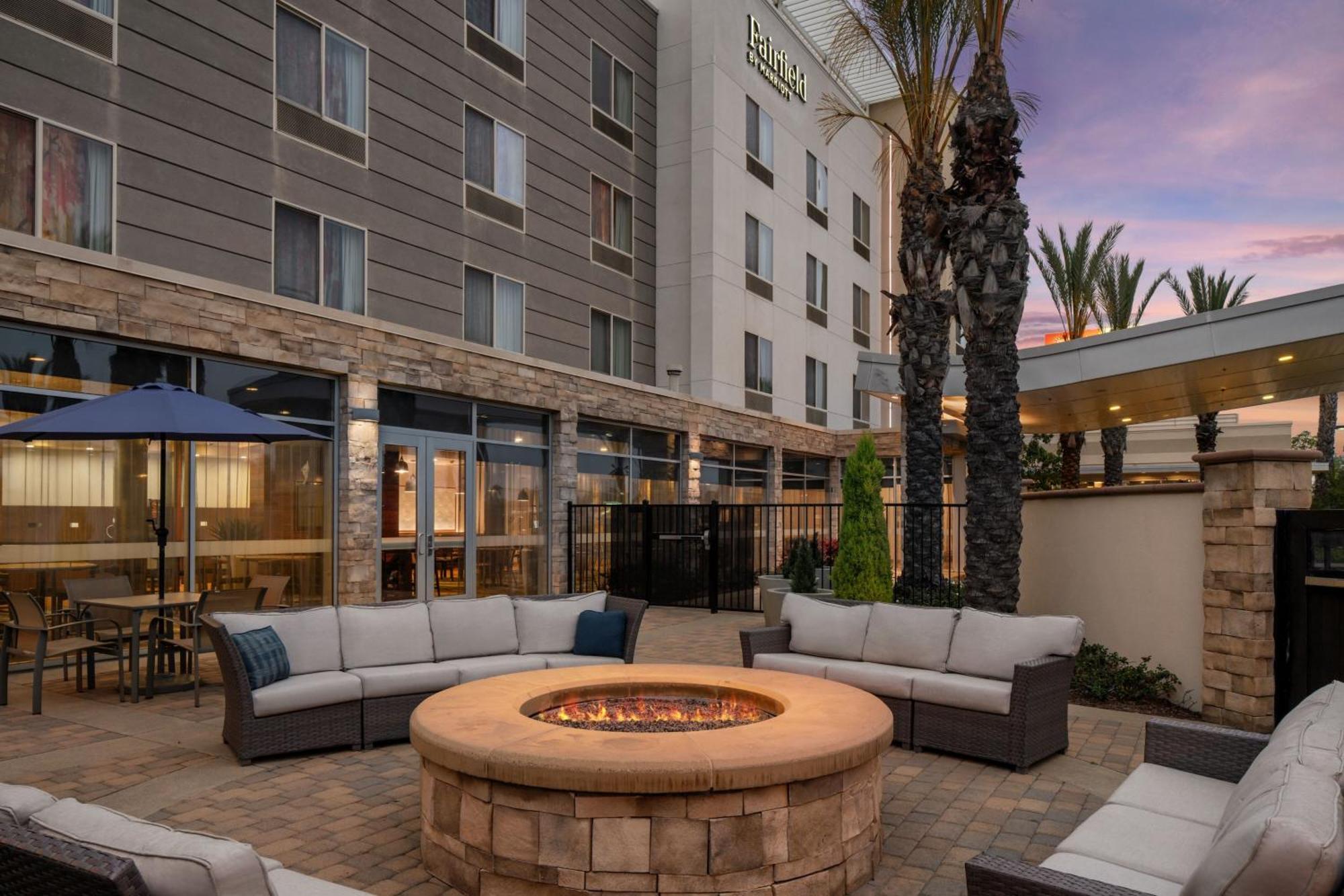 Fairfield Inn & Suites By Marriott Tustin Orange County Exterior photo